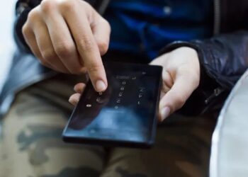 Телефонне шахрайство: у Нацполіції попередили про поширені схеми і дали поради