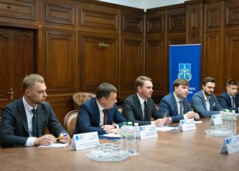 Генпрокурор Кравченко розраховує на допомогу ФБР у розширенні доказової бази щодо агресії рф