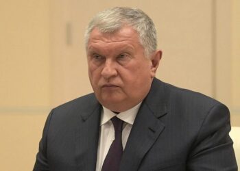 сєчін поскаржився путіну на безпрецедентні пошкодження НПЗ після ударів України