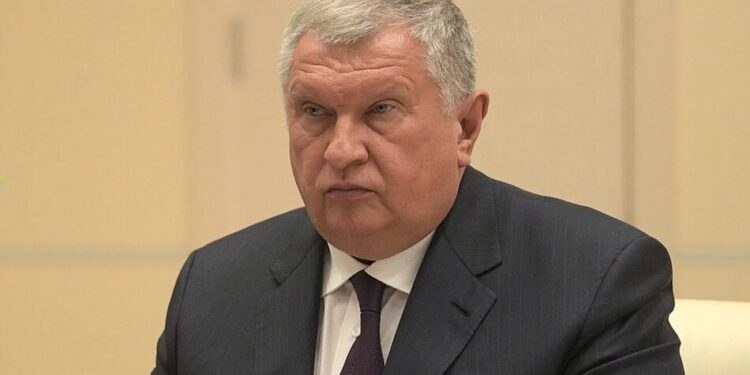 сєчін поскаржився путіну на безпрецедентні пошкодження НПЗ після ударів України