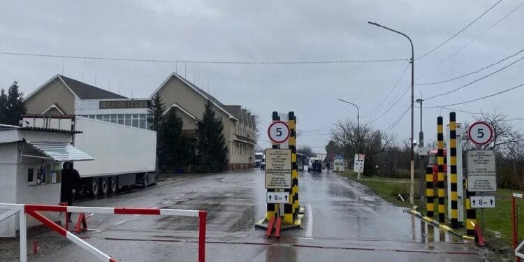 На кордоні з Румунією призупинив роботу один з пунктів пропуску – що треба знати