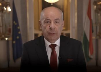 Президент Угорщини відмовився піти у відставку після вимоги уряду Мадяра