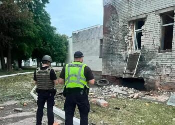 У Чернігові через атаку БпЛА поранено двоє людей, пошкоджено навчальний заклад та будинки