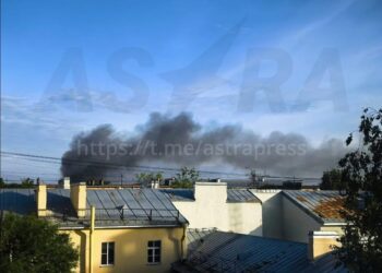 У рф повідомили про атаку дронів у петербурзі та кронштадті – під ударом могли опинитися нафтобаза і не тільки