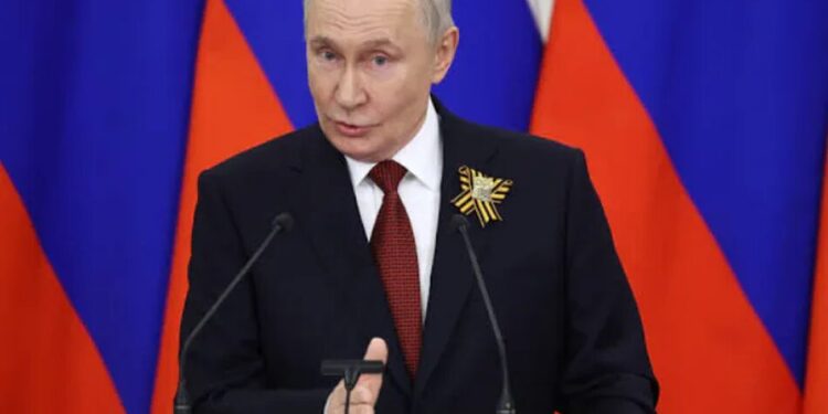 "Київ відступає по всій лінії фронту, тому вдається до тероризму" – про що ще набрехав путін під час з'їзду "єдиної росії"