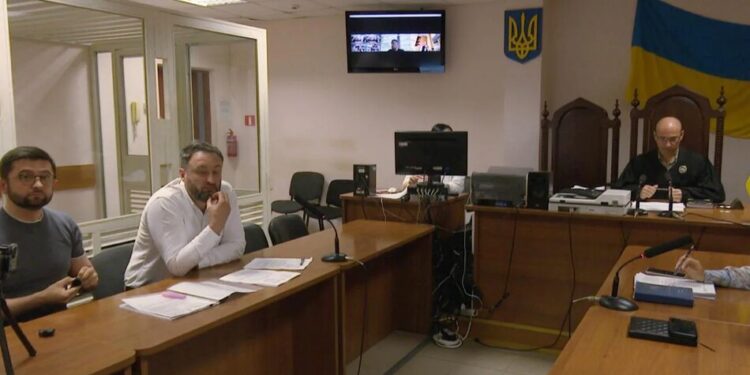 Суд вчергове відклав підготовче засідання у справі обвинувачених у недбалості лікарів Odrex через неявку адвоката