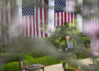 Трамп заявив про вільний вихід суден з Ормузької протоки після заяви Венса про підписання угоди з Іраном