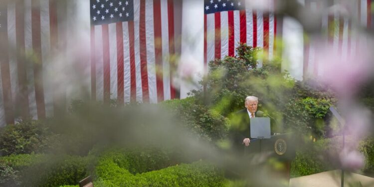 Трамп заявив про вільний вихід суден з Ормузької протоки після заяви Венса про підписання угоди з Іраном