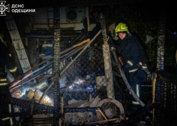 Окупанти вночі вдарили по Одесі, є поранений