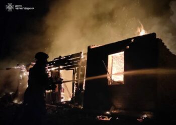 рф поранила 8 людей під час атак на Чернігівщину, вночі вдарила по Чернігову