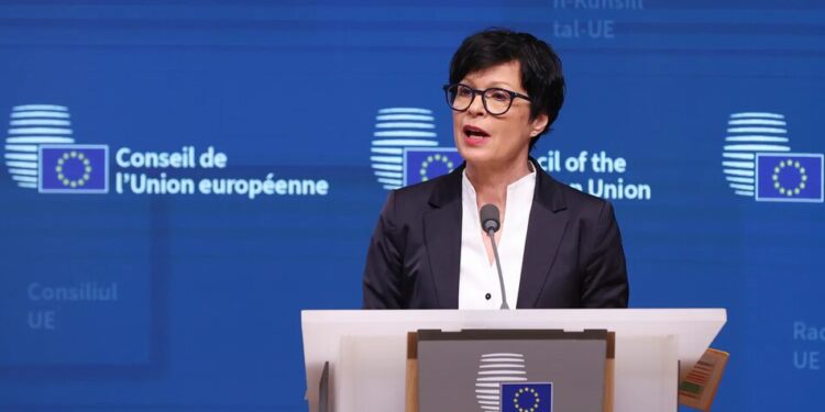 Комісар ЄС назвала терміни відкриття шести переговорних кластерів про вступ до ЄС для України