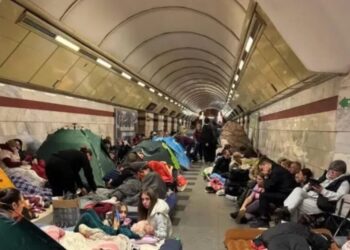 У Києві хочуть заборонити намети й матраци в метро під час повітряних тривог