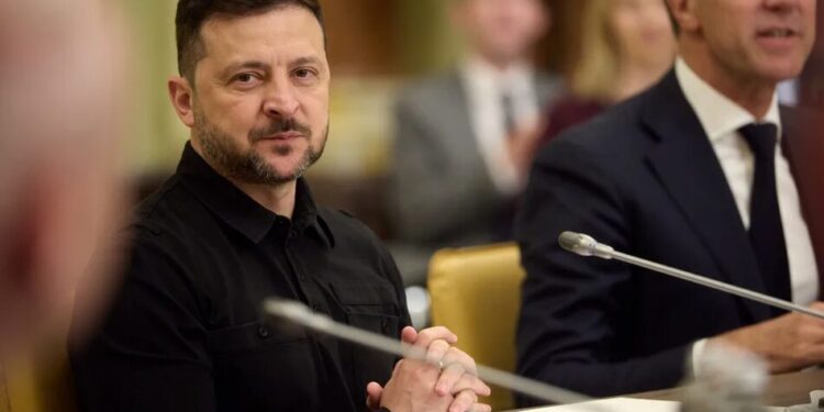 росія здатна щомісяця виробляти близько 120 балістичних ракет – Зеленський