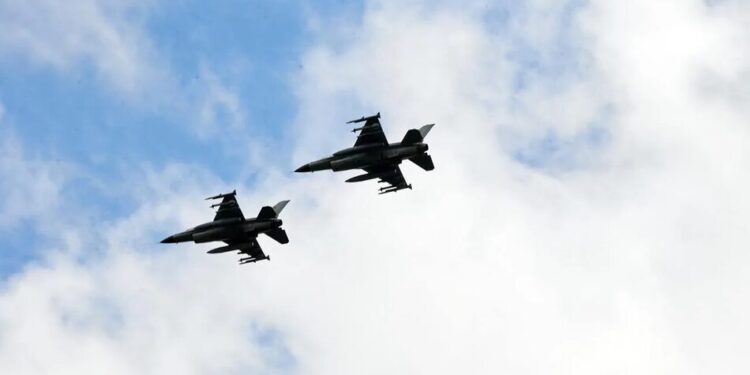 Зеленський: Україна має домовленості щодо додаткових F-16, потрібно готувати пілотів