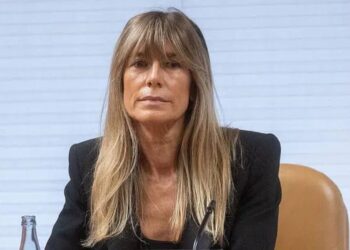 Суд у Мадриді зобов'язав дружину прем'єра Іспанії здати паспорт і відвідувати судові засідання