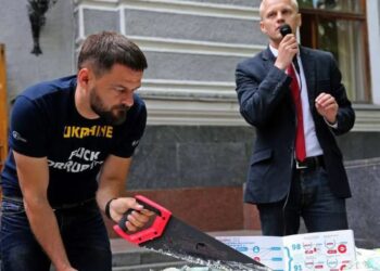 Grant Watch Ukraine "Стоп-паразит" розкрив 10 "відносно чесних" способів крадіжки коштів міжнародної допомоги "активістами"