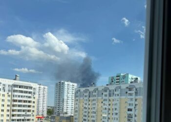 Густий дим зафіксували над Тюменським НПЗ після атаки дронів