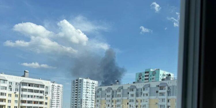 Густий дим зафіксували над Тюменським НПЗ після атаки дронів