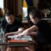 У Криму поглиблюється паливна та логістична криза через удари по російській нафтопереробці – Зеленський