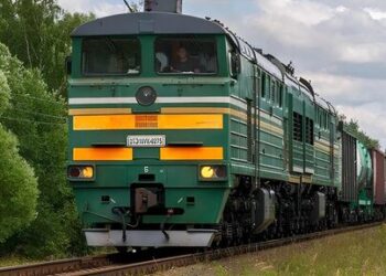 Кабмін передасть "Укрзалізниці" три арештовані тепловози Білоруської залізниці