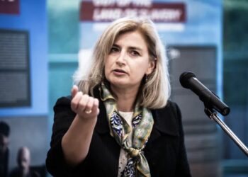 У Навроцького назвали "образою" відправку кур'єром через "Нову пошту" відкликаного у Зеленського ордена