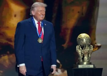 50 депутатів Європарламенту закликали ФІФА розслідувати вручення Трампу Премії миру – Politico