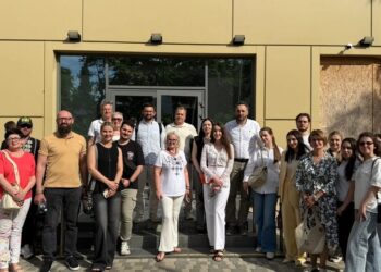 Вистава зрежисована обвинуваченим: лікар Odrex водить на суди групу підтримки