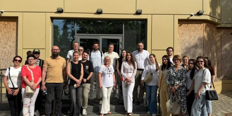 Вистава зрежисована обвинуваченим: лікар Odrex водить на суди групу підтримки