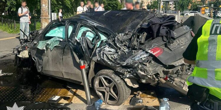 Водія Mercedes, який влетів у підземний перехід, госпіталізували – ексклюзивні подробиці моторошної ДТП у Києві