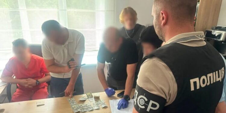 Фіктивні інвалідності для ухилення від мобілізації: на Волині затримали голову експертної команди та медика