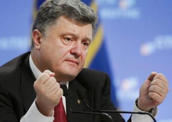 Вслід за Ющенком та Кучмою Порошенко відмовився від найвищого ордену Польщі через скандал із Зеленським