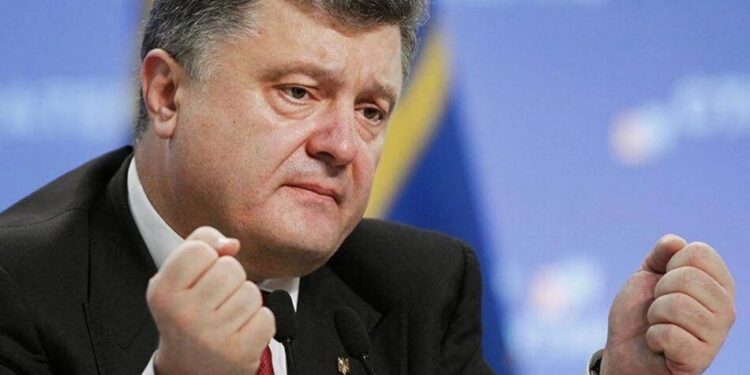 Вслід за Ющенком та Кучмою Порошенко відмовився від найвищого ордену Польщі через скандал із Зеленським