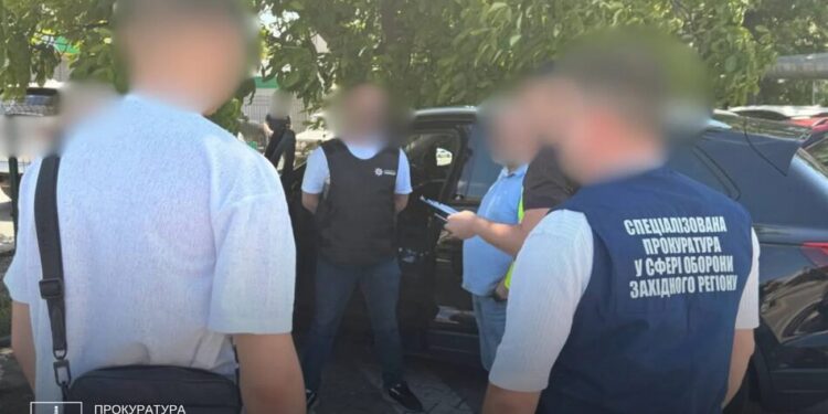 Псевдогенерал на Буковині за 6 тисяч доларів обіцяв переведення військових у тил, його затримали