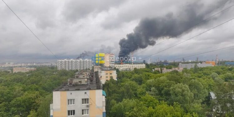 Дрони FP-1 у небі над москвою: стали відомі деталі сьогоднішніх ударів по російських нафтових об'єктах