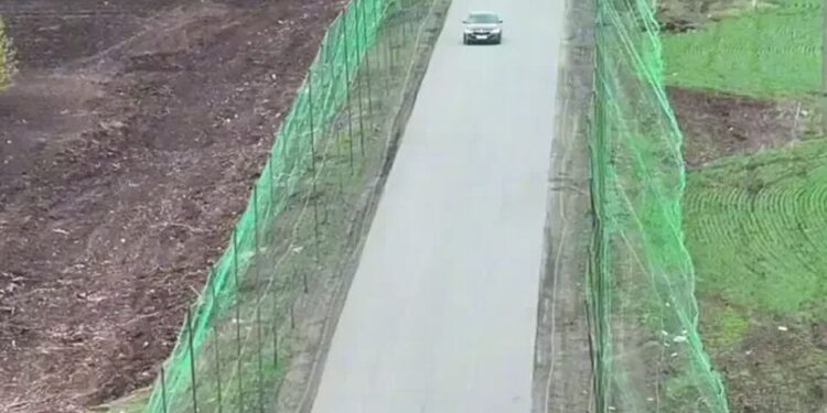 У травні облаштували 211 кілометрів доріг з антидроновим захистомм
