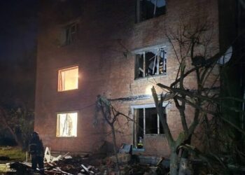 Удар по Харкову: двоє поранених, пошкоджено будинки, гаражі зруйновані вщент