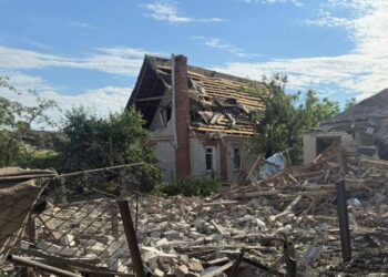росіяни вдарили ФАБ-250 по Словʼянську: троє загиблих та 117 пошкоджених будинків