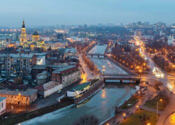 У Харкові після ракетних ударів і атак дронів постраждали шестеро людей, серед них дитина