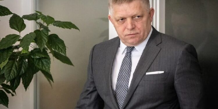 Фіцо вимагає від Єврокомісії гроші за передану Україні зброю