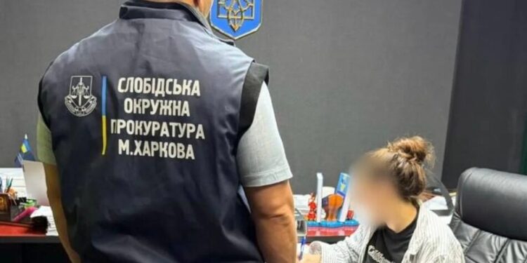 Переломи ребер і черепа – на Харківщині матір підозрюють у систематичному побитті немовляти