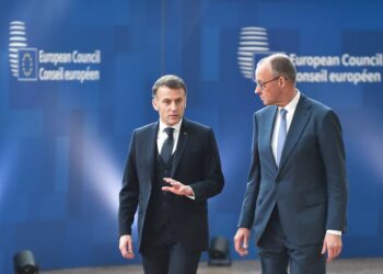 Politico: Макрон і Мерц на саміті розкритикували позицію ЄС щодо переговорів з путіним