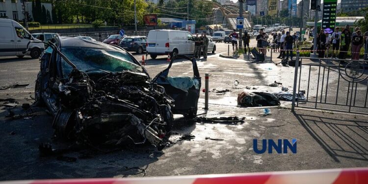 Mercedes влетів у підземний перехід у Києві: усі деталі та ексклюзивний фоторепортаж з місця смертоносної ДТП