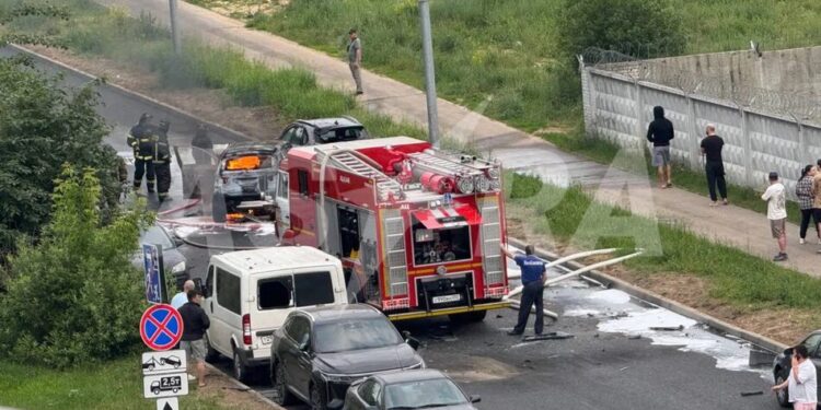 У підмосков'ї злетів у повітря BMW у мікрорайоні для російських військових