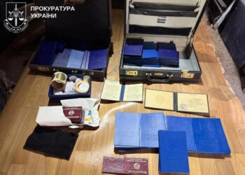 Масштабна схема підробки документів діяла на Київщині, проведено 31 обшук, 15 підозрюваних – Генпрокурор