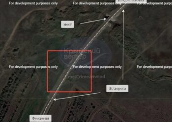 У Криму після атаки горять стратегічні залізничний та автомобільний мости