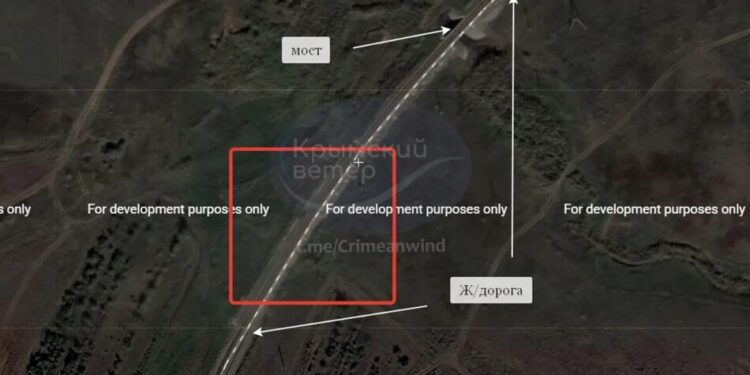 У Криму після атаки горять стратегічні залізничний та автомобільний мости
