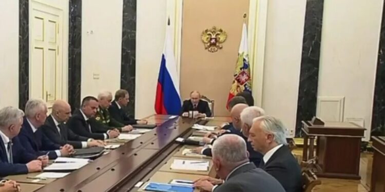 путін визнав дефіцит пального на АЗС та анонсував можливу заборону експорту дизеля