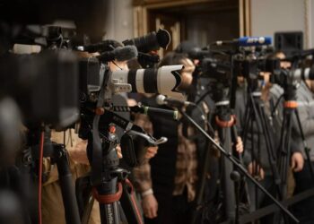 "Наша правда про війну і докази російських злочинів" – Зеленський поділився кадрами роботи журналістів