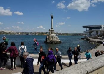 російські туристи та військові масово залишають окупований Крим через удари України – ISW