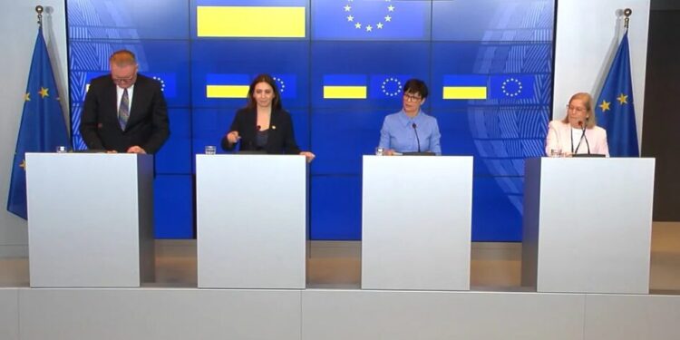 Перший кластер переговорів про вступ України в ЄС: які принципи та цінності він охоплює